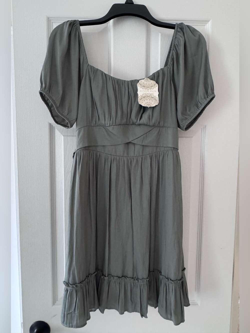 ALTAR’D STATE Sage Green/Puff Sleeve/Ruffle Hem Dress/Tie Back/NWT/Size M